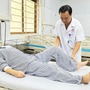 Người đàn ông 40 tuổi ở Quảng Ninh phải thay khớp háng thừa nhận một sai lầm nhiều người Việt mắc phải