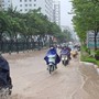 Thời tiết Hà Nội 10 ngày tới và cả nước: Người dân Thủ đô hứng chịu thời tiết khó chịu, Nam Bộ bắt đầu vào mùa mưa