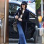 10 cách mặc quần jeans đẹp từ thu sang đông của Anne Hathaway