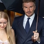 Con gái 14 tuổi của Beckham diện mốt hai dây