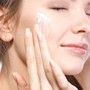Cách dặm lại lớp trang điểm đẹp tự nhiên, luôn giữ được diện mạo tươi tắn suốt cả ngày