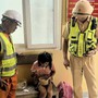 Bé gái 10 tuổi đi lạc vào đường cao tốc sau khi thăm bà ở bệnh viện