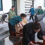 Người dân vượt trăm cây số giúp ngành y tế Thái Nguyên dọn dẹp trụ sở 