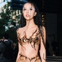 Quỳnh Anh Shyn tỏa sáng với gu thời trang độc đáo tại Victoria's Secret Fashion Show 2025