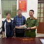 Phát hiện con gái 18 tuổi có 130 triệu đồng và 18 chỉ vàng, người đàn ông vội báo công an
