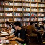 Khi quán cà phê trở thành “văn phòng tự do” của người trẻ