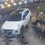 Video: Kinh hoàng khoảnh khắc tài xế ô tô 7 chỗ lao thẳng vào quán khiến 1 người tử vong chỉ vì mâu thuẫn lúc nhậu