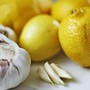 Kết hợp quả chanh với tỏi có khả năng xua đuổi tà khí và ngăn ngừa năng lượng xấu