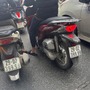 Xôn xao 2 xe máy có cùng biển số 'tứ quý 9' lăn bánh trên phố Hà Nội
