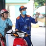 Giá xăng dầu giảm sâu, xăng E5RON92 có giá bán hơn 18.000 đồng/lít