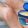 Cách khắc phục tình trạng da gót chân khô, nứt nẻ mùa đông