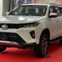 Giá lăn bánh Toyota Fortuner mới nhất đang cực rẻ, Ford Everest, Hyundai Santa Fe lo không so lại doanh số