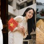 Cũng là áo dài trắng nhưng Hoa hậu Thanh Thủy luôn thêm một chi tiết cực tinh tế