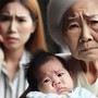 Vợ tôi không cho bà nội lên chăm cháu vì 'quá khổ được bà giúp lúc sinh bé đầu'