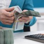 Ngân hàng có lãi suất tiết kiệm 6 tháng cao nhất: Gửi tiết kiệm 500 triệu đồng nhận tiền lãi thế nào?