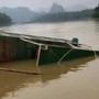 Lật đò chở 10 học sinh trên sông Mã