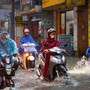 Tin sáng 24/5: Không khí lạnh về, miền Bắc vẫn mưa lớn; Nam thanh niên điều khiển xe máy ngã tử vong trên cầu Vĩnh Tuy