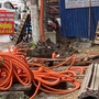 Làm rõ vụ nhóm công nhân đưa máy xúc phá dỡ bốt điện giữa lòng thành phố