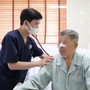 Liên tiếp 2 người đàn ông cao tuổi bị đột quỵ não thoát nguy cơ tử vong nhờ làm việc này