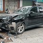 Hà Nội: Nữ sinh bị đứt 'lìa chân' sau va chạm với ô tô BMW trên phố