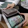 Ngân hàng vượt mốc 7%: Gửi tiết kiệm 12 tháng nhận tối đa bao nhiêu tiền lãi?