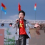 Tùng Dương xúc động hát Quốc ca giữa vòng tay kiều bào ở Nhật