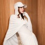 Style áo chống nắng gây chú ý của Hồ Ngọc Hà
