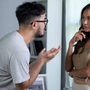 Giọt nước tràn ly, tôi nhất quyết ly hôn khi nhìn thấy vợ đổi hộp quà gửi cho bố mẹ