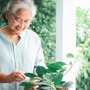 Không lương hưu, không phụ thuộc con cái, cụ bà 70 tuổi vẫn sống thảnh thơi và hạnh phúc nhờ chủ động làm một điều từ trẻ