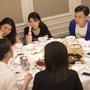 Cảnh tượng đáng xấu hổ ở buổi họp lớp khiến ai cũng hiểu vì sao người có gia đình bị bạn đời ngăn cản tham gia