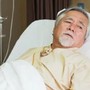 Bố bỏ rơi tôi từ nhỏ nhưng khi bị tai biến lại cầu xin tôi đến chăm