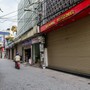 Nhiều cơ sở sản xuất hàng hóa may mặc tại một xã ở Nam Định bỗng nhiên đóng cửa, không khí ảm đạm