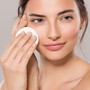 Tẩy trang đúng cách làm sạch da, ngừa mụn