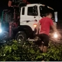 Cây đổ, mái tôn bay trong giông lốc chiều tối 15/6 ở Hà Nội