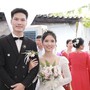 Hẹn hò qua ô cửa sổ, cặp đôi nhà sát vách ở Hà Nội có màn đón dâu thần tốc