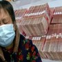 Tịch thu hơn 363 tỷ đồng tiền mặt nằm vương vãi trên gác xép nhà bà cụ nghèo 60 tuổi