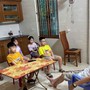 Ông nội gây sốt với cách khiến ‘khối nghỉ hè’ hạn chế điện thoại, chăm làm việc