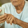 Nghe con trai nói 'Bố mẹ có lương hưu rồi, đừng gây chuyện', tôi chỉ đáp một câu 3 năm sau con mới thấm thía mà hối hận