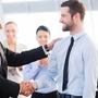 Sếp khen mà đáp "Không có gì" là sai lầm – Đây là cách người EQ cao sẽ trả lời