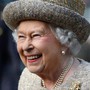 Là người đứng đầu một vương quốc, Nữ vương Elizabeth lại rất thích làm một việc nhà mà hầu hết phụ nữ đều ghét