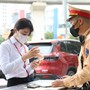Loạt phương tiện 'leo' lên vỉa hè ở Hà Nội bị xử lý