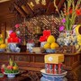 Khi chuyển bàn thờ sang vị trí khác trong nhà gia chủ cần lưu ý gì để đảm bảo sự an yên và tài lộc