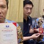 NSƯT Quang Thắng khiến dân mạng cười ngất vì biểu cảm 'hình sự' khi nhận giải
