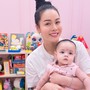 Cuộc sống bình yên, viên mãn của ca sĩ Nhật Kim Anh từ khi có con gái đáng yêu, xinh xắn 
