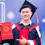 Bố mẹ không biết chữ, con trai vượt hành trình 600km tốt nghiệp thủ khoa đại học