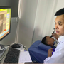 Bé trai 6 tuổi ở Ninh Bình bị dập nhãn cầu, xuất huyết trong mắt sau khi chơi dây thun và bóng nảy 