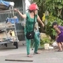 Bé trai bị cô ruột đánh đập dã man vì 'bán vé số ế'