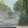 Xe trọng tải 'khủng' náo loạn đường Vân Trì (Hà Nội): Biển cấm 10 tấn vì sao không có tác dụng?