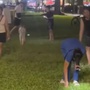 Du khách nước ngoài đánh rơi nhẫn quý, người dân Huế vạch cỏ tìm giúp