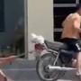Phẫn nộ hình ảnh bé trai bị bố xích chân kéo lê trên đường phố Hải Phòng